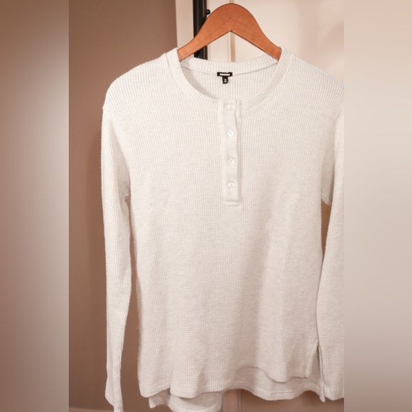 NWT Monrow Soft Thermal Henley in Eggshell - Picture 3 of 3